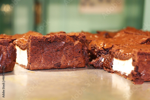 is Browni, a type of cake that has been in flavor since the 19th century. A type of cake originating from Scotland and Ireland. also known as Scottish Gaelic