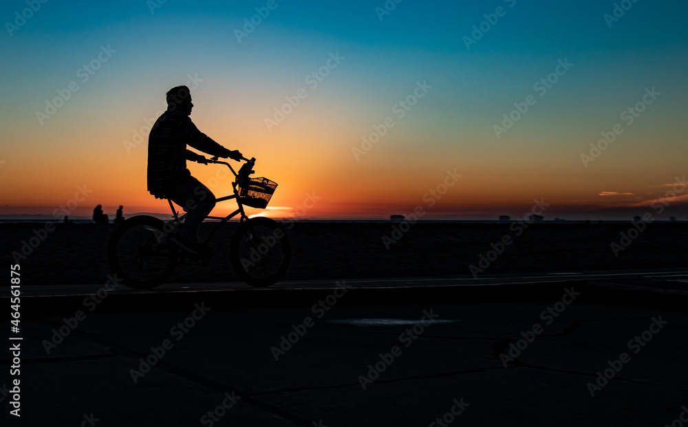 Fototapeta premium silhouette of a cyclist