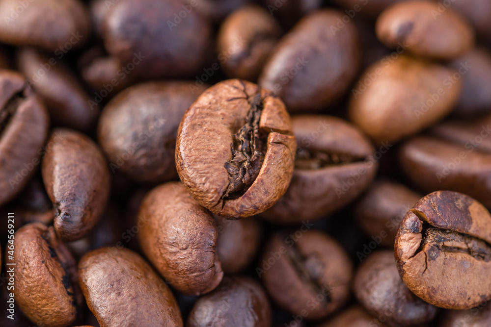 Naklejka premium Close-up shot of aromatic Arabica coffee beans