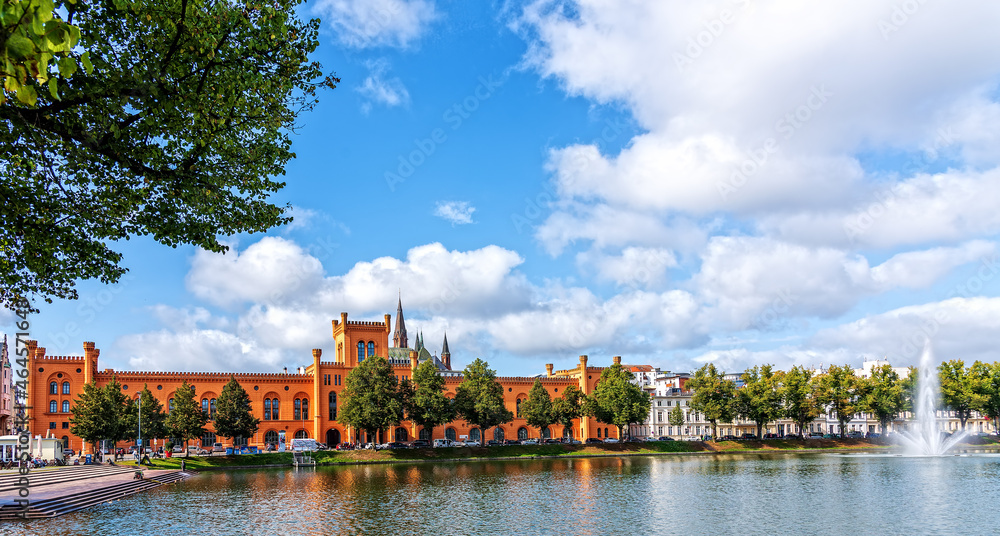 Fototapeta premium Schwerin Pfaffenteich mit Uferpromenade