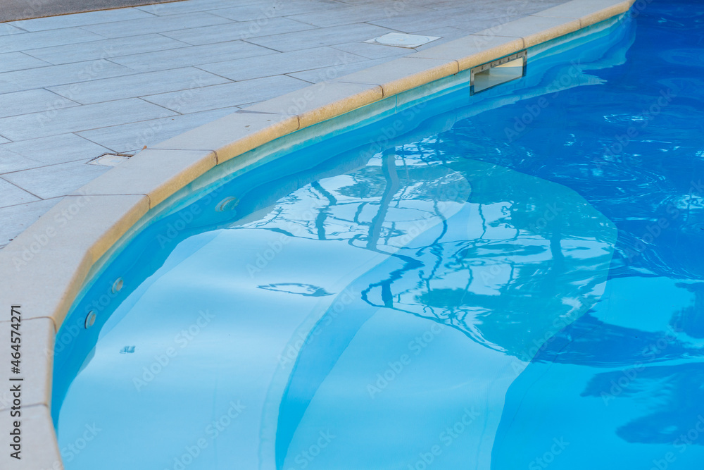 Obraz premium Steps in swimming pool