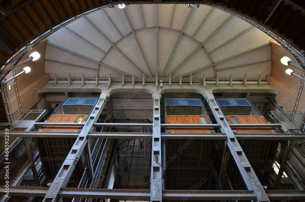 Obraz premium huge oldtimer escalators