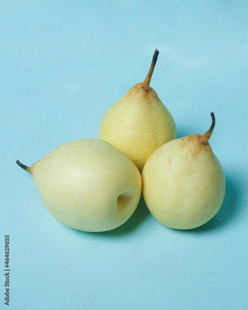 Fresh pears to open your breakfast menu. Pears have a sweet and fresh