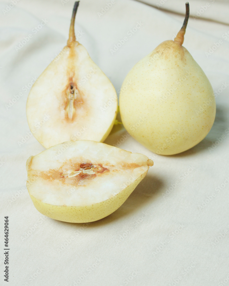 Fresh pears to open your breakfast menu. Pears have a sweet and fresh