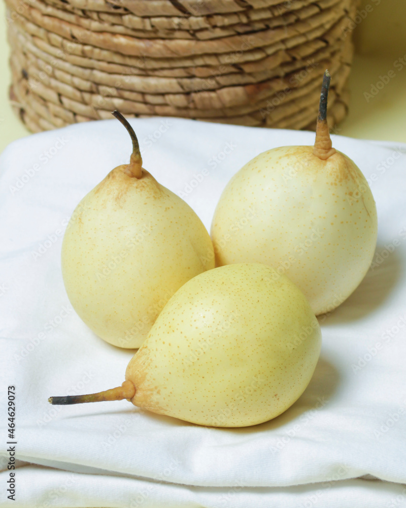 Fresh pears to open your breakfast menu. Pears have a sweet and fresh
