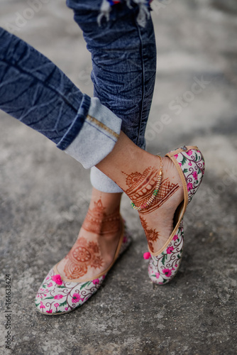 The Hindu Indian Wedding bridal shoes Anklets and Payal Pictures . " selective focus " "blur" "shallow deapth of field "

