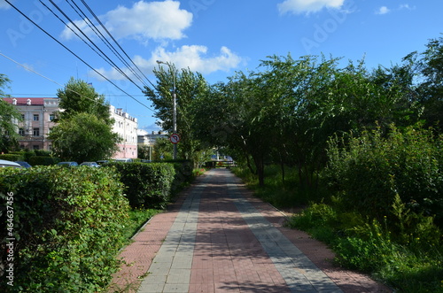 An alley with impasse (zoomed)