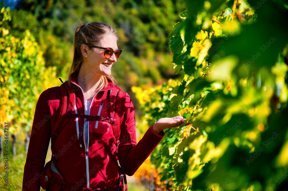 Junge Frau beim Wandern in der Natur Stock Photo | Adobe Stock
