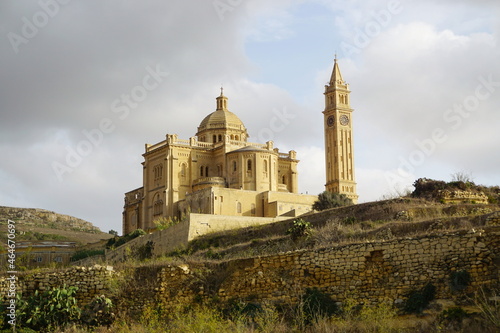 unweit der Dwejra-Bucht auf der Insel Gozo entfernt befindet sich eine weitere sehenswerte Attraktion: Die Ta’Pinu-Basilika.
