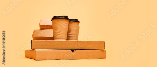 Billede på lærred Cardboard food containers for takeaway of delivery service.