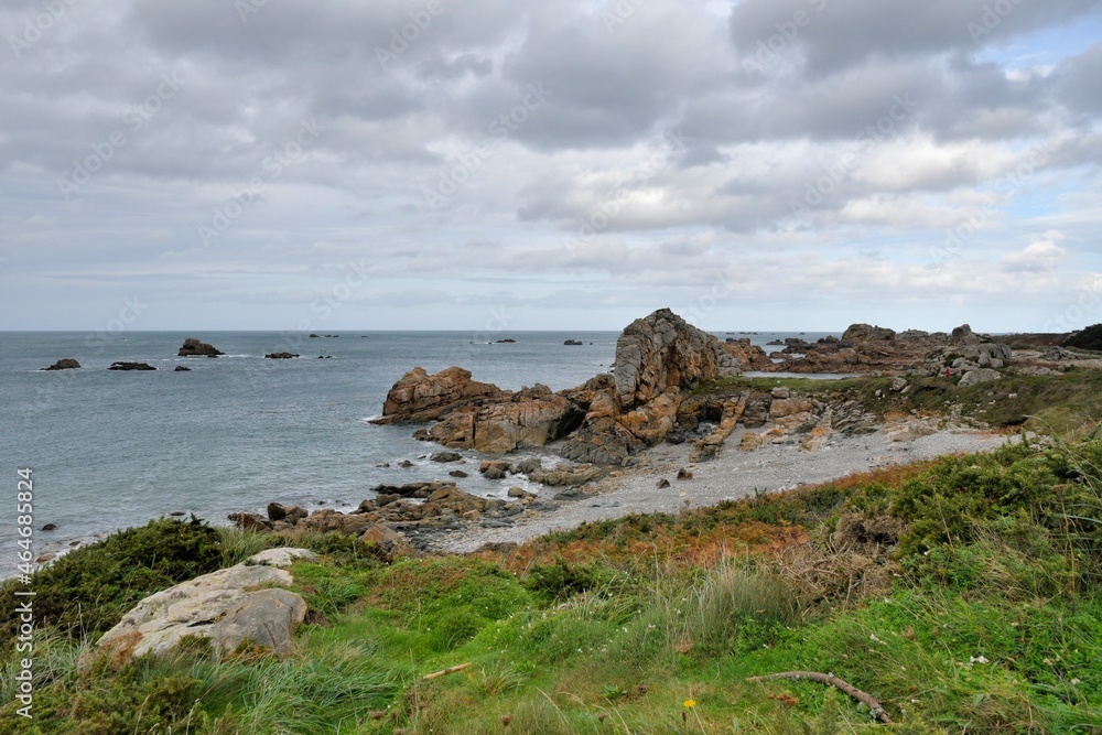 Belle vue sur la côte bretonne à Plougrescant. France