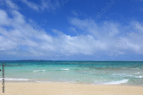 沖縄の美しいビーチ © sunabesyou