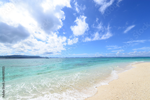 沖縄の美しいビーチ © sunabesyou