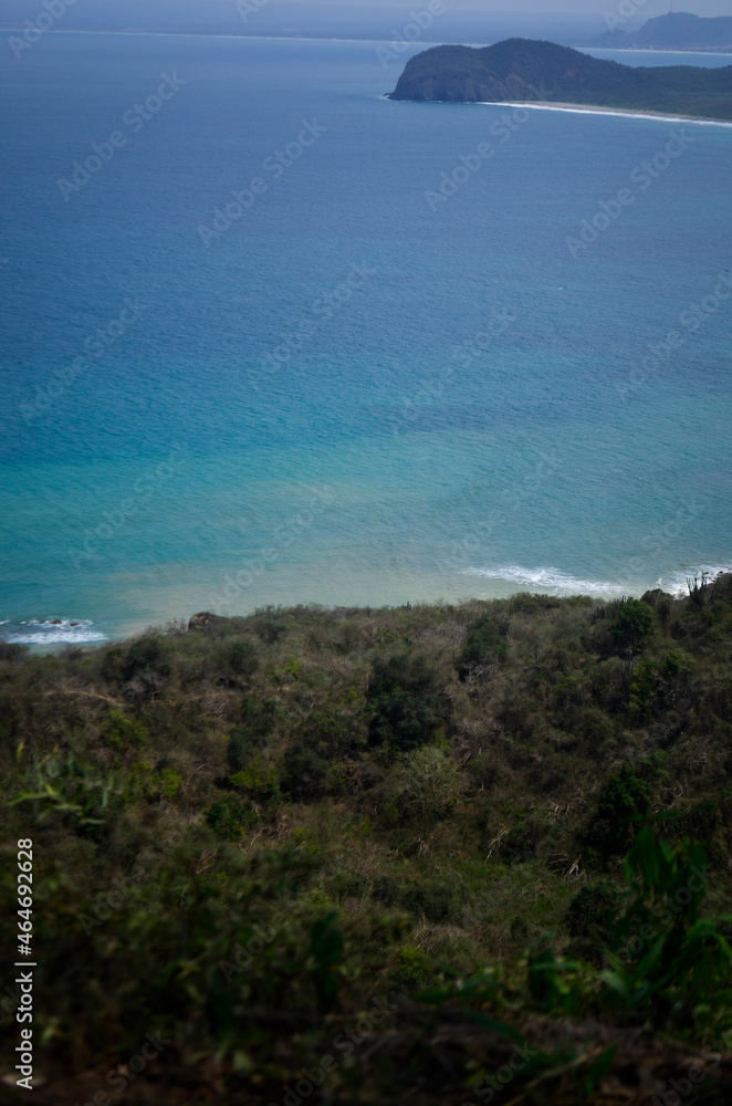 Hermoso paisaje de playas en una noche de camping Hermoso paisaje de playas en una noche de camping