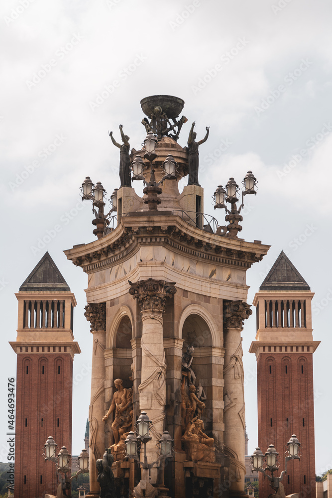 Fototapeta premium statue and two towers