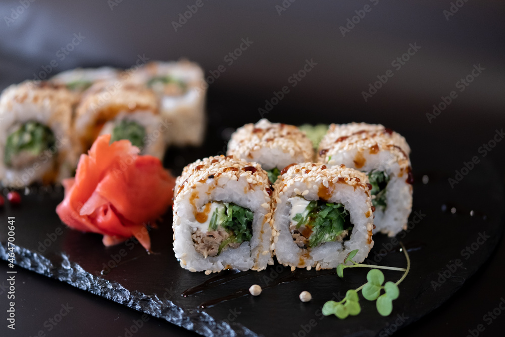 A traditional Japanese dish based on seafood. Sushi.