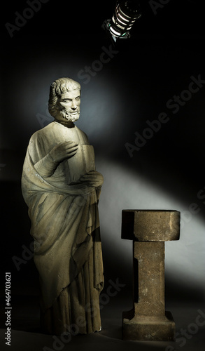 statue saint