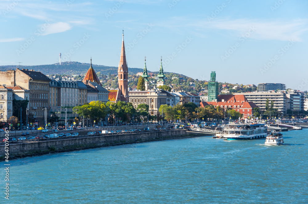 Obraz premium View of River Danube in Budapest city, Hungary