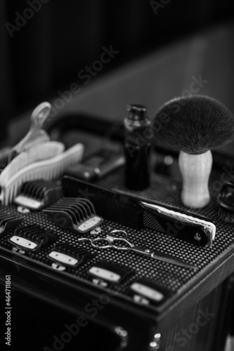 Obraz na płótnie Barber shaving kit and brush lying in box. Set of professional hairdresser tools Concept of hygiene beauty and haircare. w salonie
