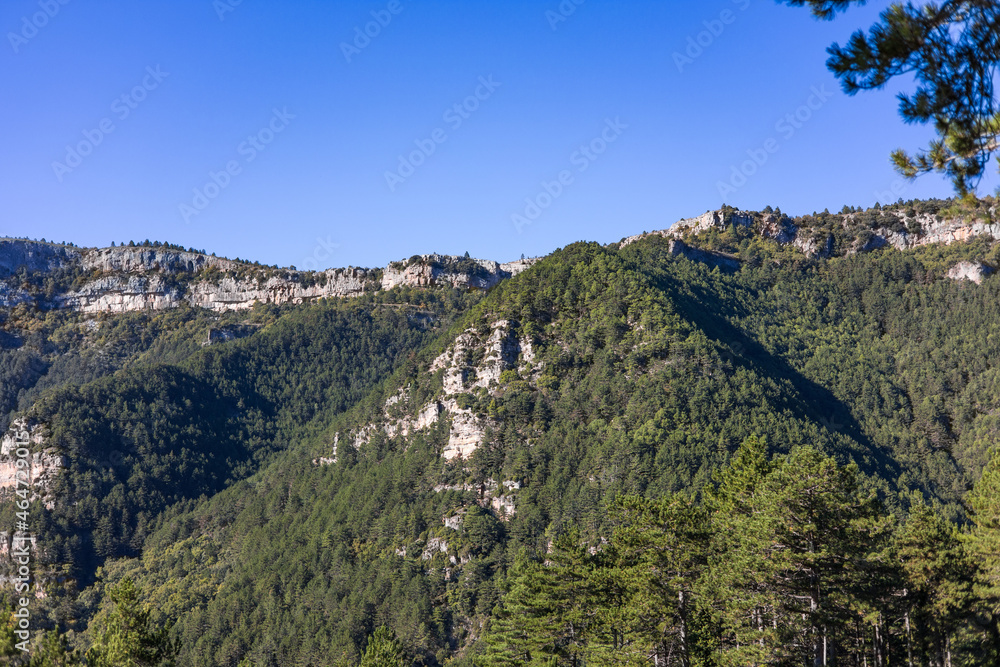 Naklejka premium Paysage du Cirque du Bout du Monde à Saint-Etienne-de-Gourgas (Occitanie, France)