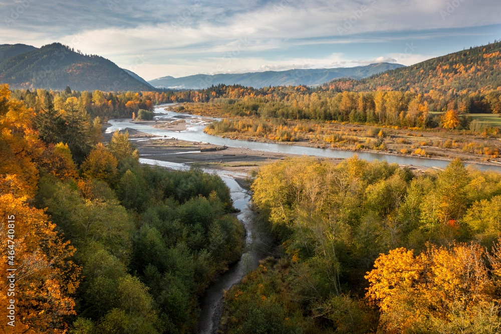 Obraz premium Aerial View of the Magnificent Nooksack River Valley During the Autumn Season. Fall color adds to this beautiful scenic drive up the Mt. Baker Highway to the recreation area of the Pacific Northwest.