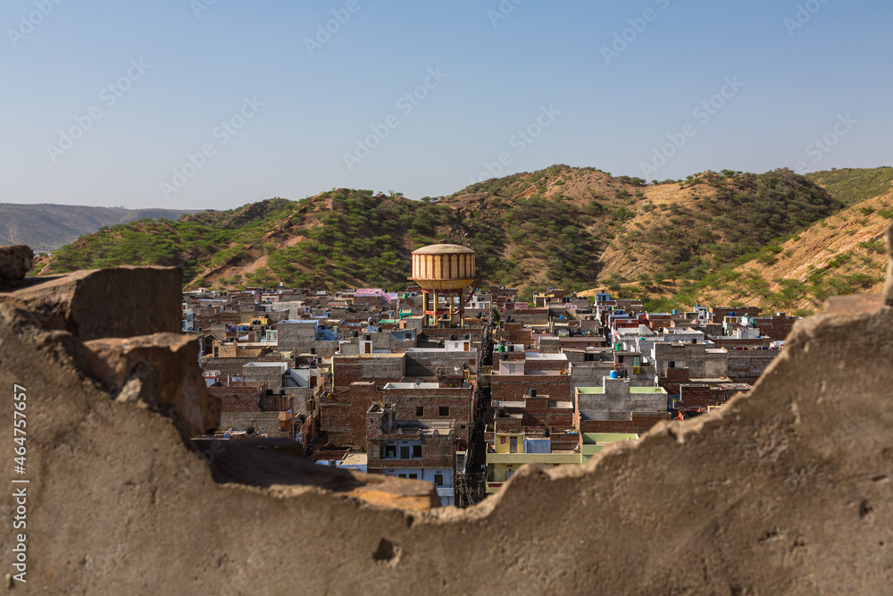インド　ジャイプルにある太陽寺院の丘から望む街並み
