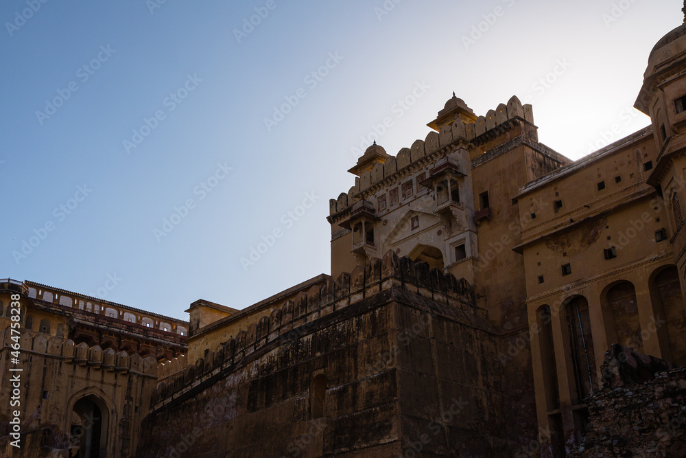 インド　ジャイプルにあるラージャスターンの丘陵城塞群のアンベール城の太陽門