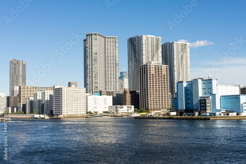 東京湾の風景　ベイリアの高層マンション © EISAKU SHIRAYAMA