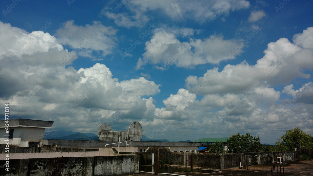 Fototapeta premium Cumulus clouds in the blue sky at noon