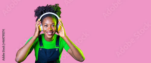 Portrait young black woman posing isolated smiling wearing wireless headphones advertising copyspace background