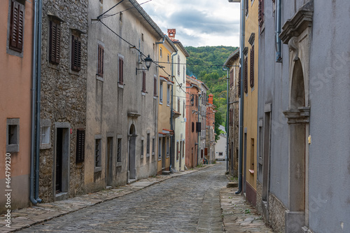 Fototapeta Naklejka Na Ścianę i Meble -  Picturesque views of the old famous village Draguć, in northern Istria, Croatia