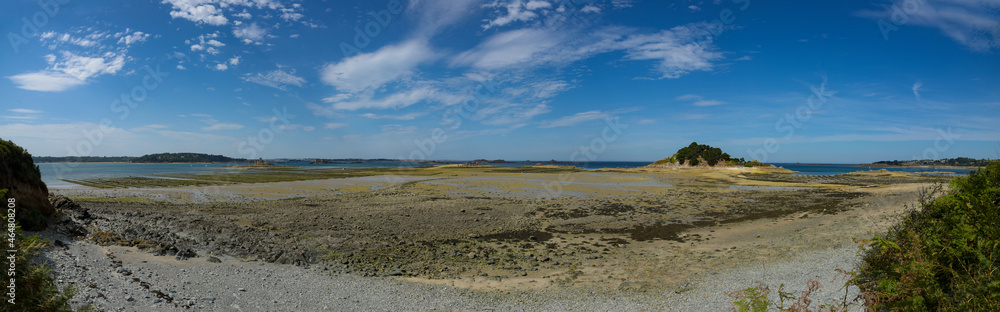 view on the bay of Morlaix from the city of Terenez