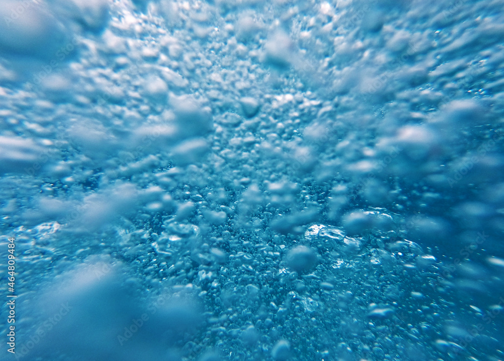 Air bubbles in clear sea water Air bubbles in clear sea water