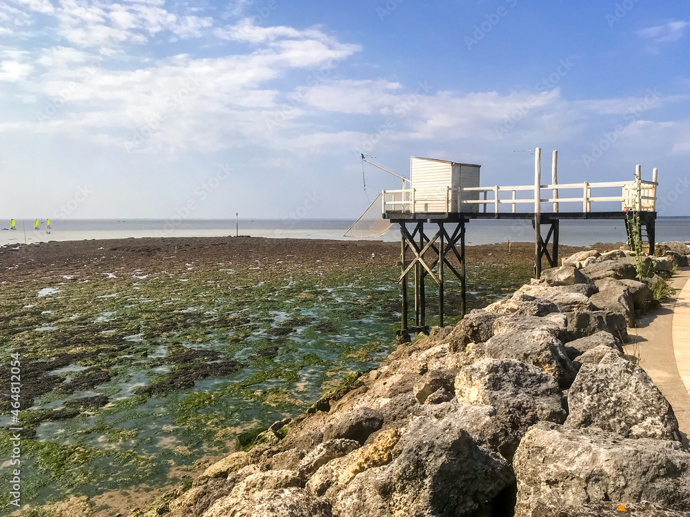 Traditional fishing cabin and net - Carrelet - Saint Georges de Didonne, France Traditional fishing cabin and net - Carrelet - Saint Georges de Didonne, France