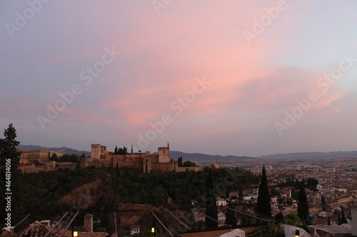 Fotografia de la Alhambra de Granada al atardecer.