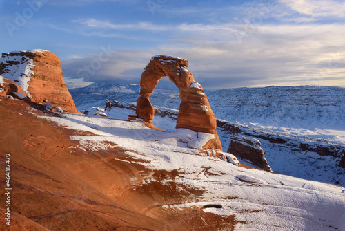 Foto Famous Location Delicate Arch with snow in winter season, Arches National Park, Moab, Utah