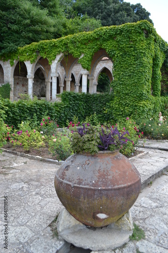 Wallpaper Mural stone well Torontodigital.ca