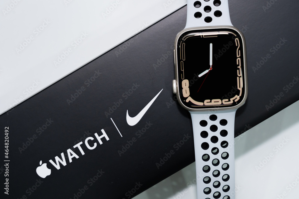 View of the Apple Watch Series 7 starlight color with nike