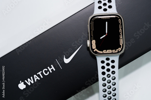 Apple watch series 5 nike box hot sale