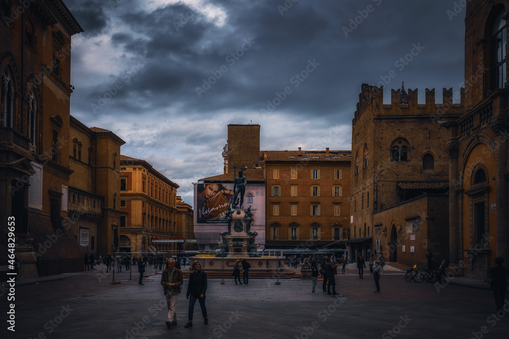 pittoreske Innenstadt von Bologna in der Emilia Romagna an einem warmen Oktober Tag in Italien