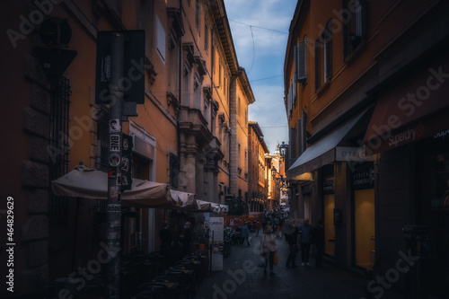 pittoreske Innenstadt von Bologna in der Emilia Romagna an einem warmen Oktober Tag in Italien