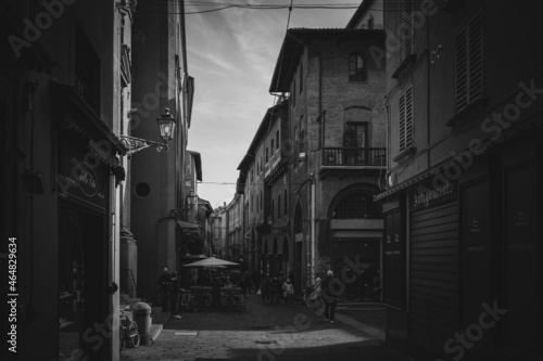 pittoreske Innenstadt von Bologna in der Emilia Romagna an einem warmen Oktober Tag in Italien photo