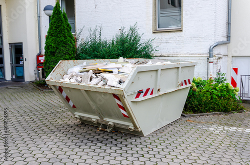 Obraz na plátne Construction waste container full of construction waste