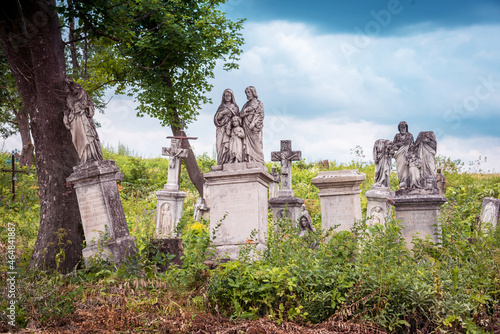 Obraz na płótnie Ancient tombstones in an abandoned cemetery w salonie
