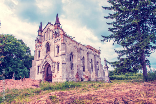 Obraz na płótnie Ancient abandoned church in the village of Maksymivtsi, Ternopi lregion, Ukraine. w salonie