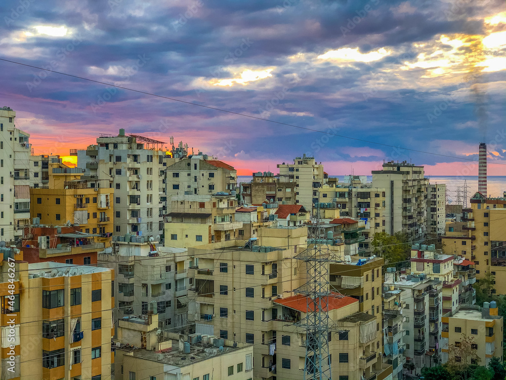 Fototapeta premium COLORFUL BUILDINGS WITH CLOUDY SKY