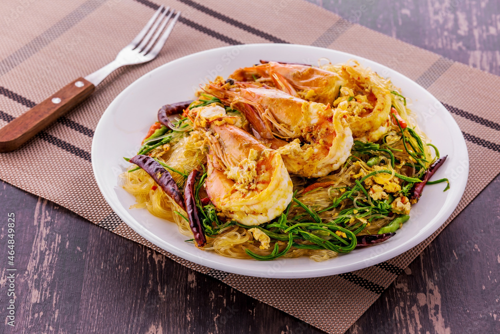 Stir-fried Vermicelli with Shrimp and Climbing Wattle Stir-fried Vermicelli with Shrimp and Climbing Wattle