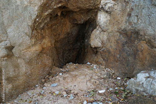 洞窟の入り口