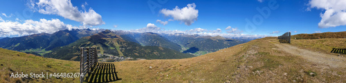 Breites Panoramabild  einer Berglandschaft in der Steiermark , in Österreich © lucky  photographer
