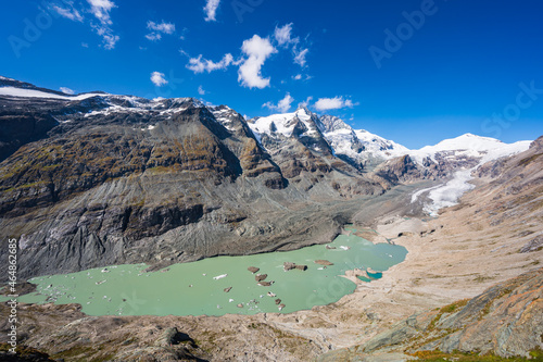 Obraz na płótnie Gletschersee mit Pasterze am Großglockner in österreichischen Alpen w salonie